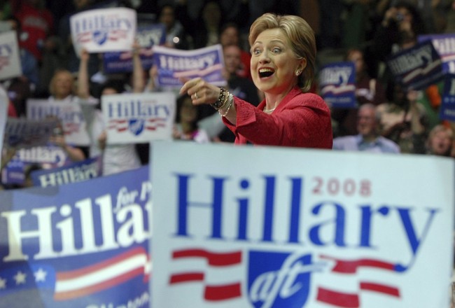 Hillary Clinton vượt mặt Donald Trump trước trận thư hùng cuối cùng - ảnh 1