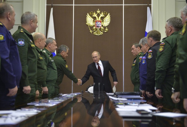 Mỹ-NATO bối rối trước kỳ thủ Putin - ảnh 2