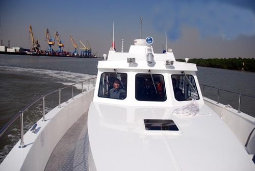Cảnh sát biển Việt Nam đóng xuồng chống đạn - ảnh 2