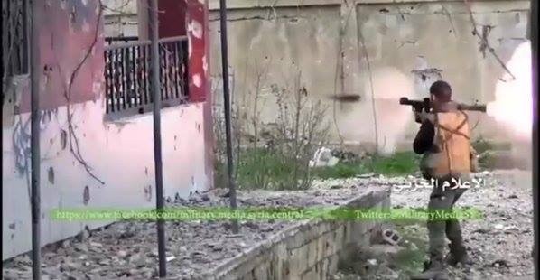 Video: Quân đội Syria giải phóng thành phố Sheikh Miskeen - ảnh 5