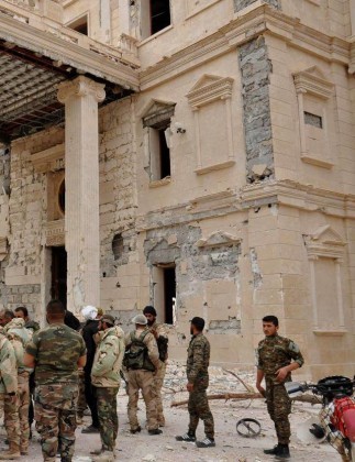 Video + Ảnh: Quân đội Syria đánh vào trung tâm thành phố Palmyra - ảnh 3