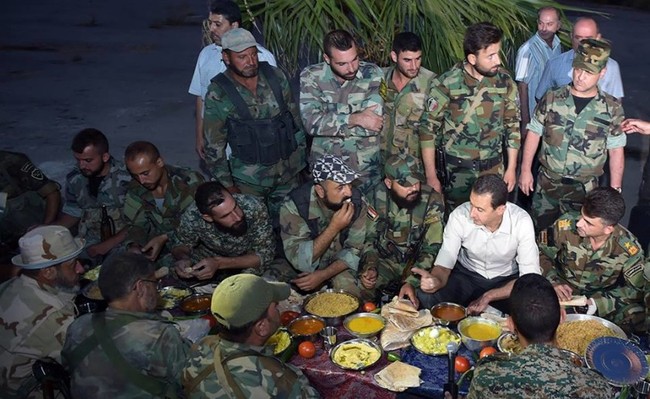 Video: Tổng thống Syria Al Assad thăm chiến trường Đông Ghouta – Damascus - ảnh 2