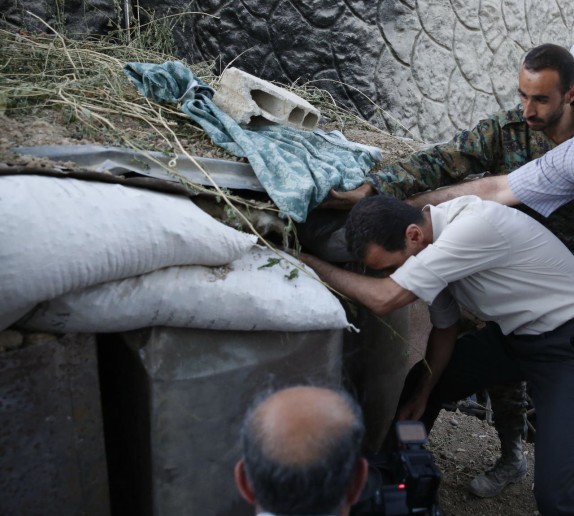 Video: Tổng thống Syria Al Assad thăm chiến trường Đông Ghouta – Damascus - ảnh 7