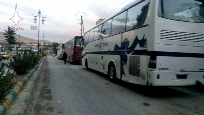 Video: Gần 2.000 phiến quân lũ lượt ra hàng, quân đội Syria tiến vào Al-Tall - ảnh 4