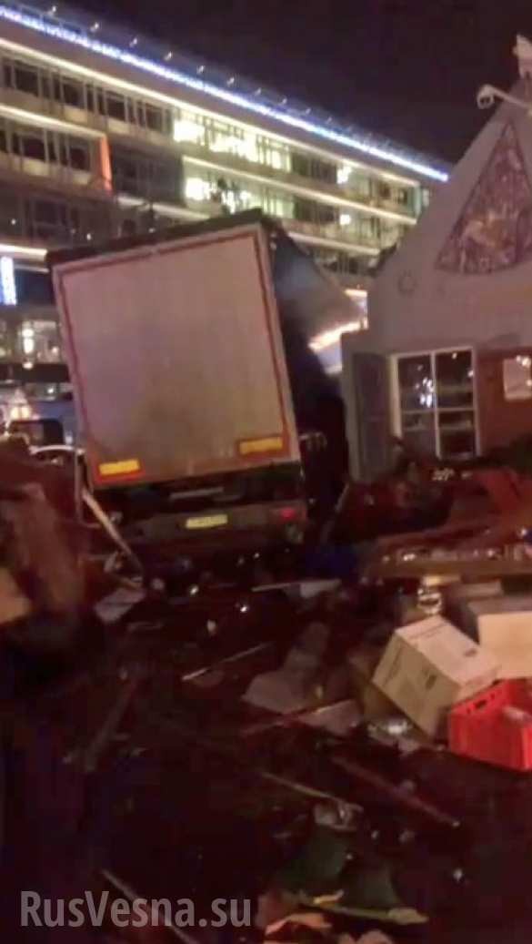 Khủng bố ở Berlin, hàng chục người thiệt mạng và bị thương - VIDEO - ảnh 3