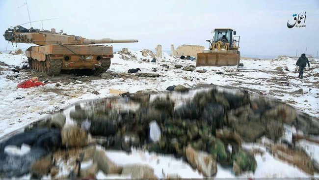 Chiến sự Syria: Sập bẫy IS, quân đội Thổ Nhĩ Kỳ bỏ xe tăng chạy tháo thân - ảnh 2