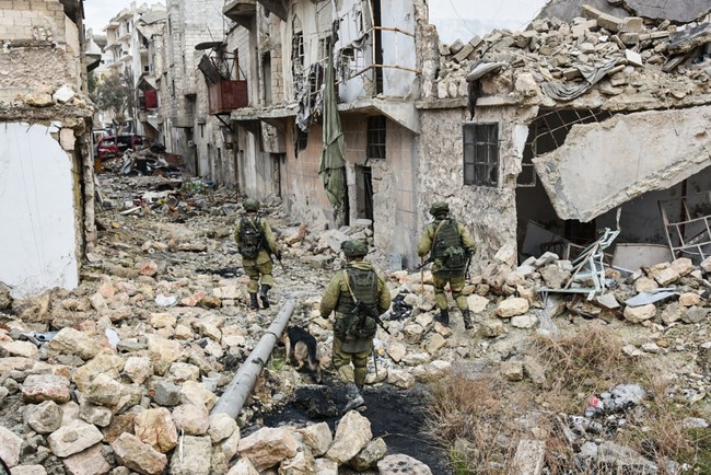 Trận chiến Aleppo: Quân đội Nga xua đuổi “thần chết” (video) - ảnh 9