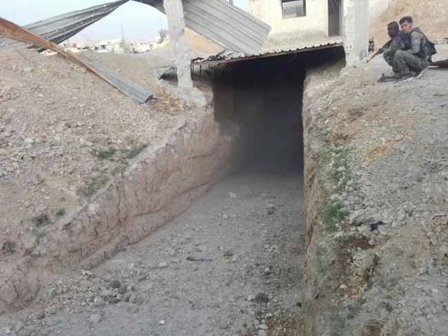 Chiến sự Syria: Lính Assad phục kích diệt hàng chục phiến quân ở ngoại ô Damascus - ảnh 2