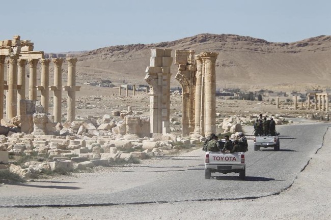Chiến sự Palmyra: Quân đội Syria đè bẹp IS giải phóng thành cổ (video) - ảnh 3