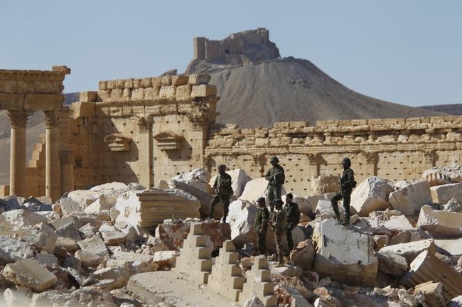 Chảo lửa Palmyra: Quân đội Syria đánh chiếm thành cổ, IS núng thế tháo chạy - ảnh 5