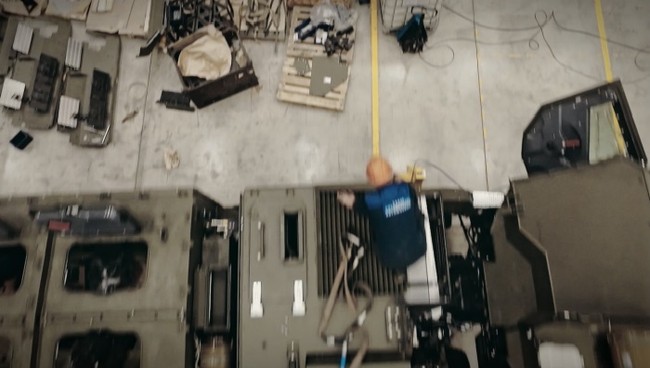 Đột nhập nhà máy sản xuất xe thiết giáp của Nga (video) - ảnh 3