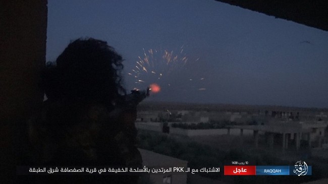 Mỹ hậu thuẫn người Kurd diệt hàng chục phiến quân IS ở Raqqa (video) - ảnh 2