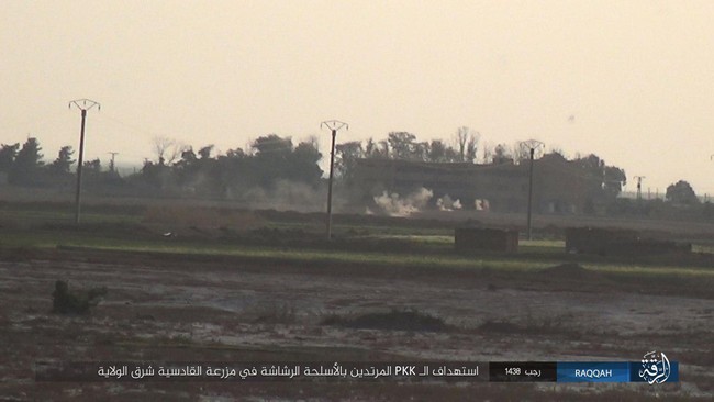 Mỹ hậu thuẫn người Kurd diệt hàng chục phiến quân IS ở Raqqa (video) - ảnh 12