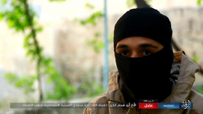 IS giãy giụa ở Raqqa, điên cuồng đánh bom tự sát (video) - ảnh 4