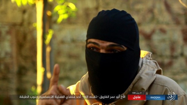 IS giãy giụa ở Raqqa, điên cuồng đánh bom tự sát (video) - ảnh 6