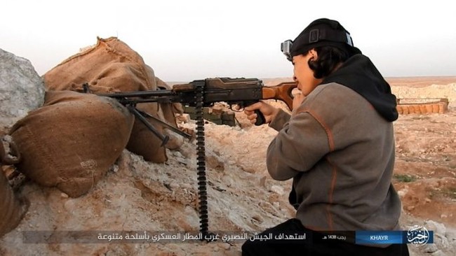 Chảo lửa Deir Ezzor: Quân đội Syria bày trận hỏa lực phá vây IS (video) - ảnh 1