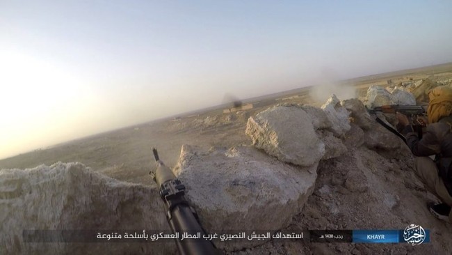 Chảo lửa Deir Ezzor: Quân đội Syria bày trận hỏa lực phá vây IS (video) - ảnh 2