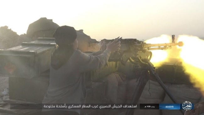 Chảo lửa Deir Ezzor: Quân đội Syria bày trận hỏa lực phá vây IS (video) - ảnh 4