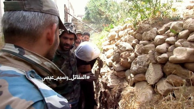 Quân đội Syria giao chiến ác liệt với phiến quân cố thủ ngoại vi Damascus (video) - ảnh 3