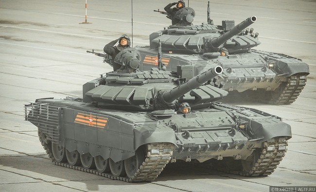 Ngắm dàn vũ khí mới Tor-M2DT và Pantsir-SA Nga tập diễu binh (video) - ảnh 2