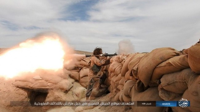 Chảo lửa Deir Ezzor: Vệ binh Syria nỗ lực phá vây IS (video) - ảnh 2