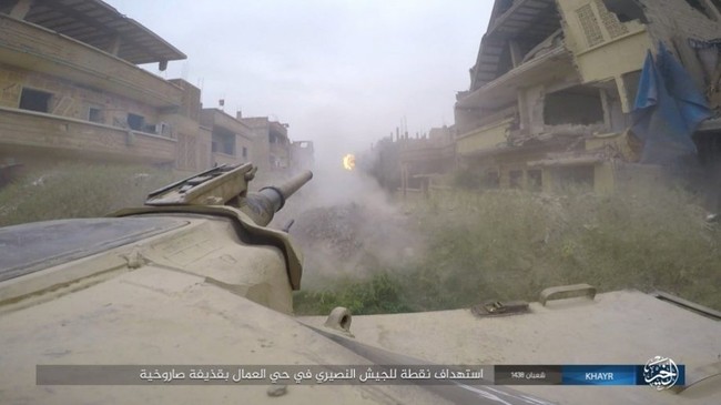 Chảo lửa Deir Ezzor: Vệ binh Syria nỗ lực phá vây IS (video) - ảnh 12