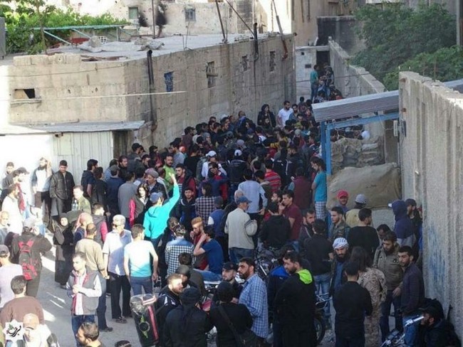 8.000 phiến quân Syria đầu hàng, giao nộp hai quận ngoại ô Damascus - ảnh 6