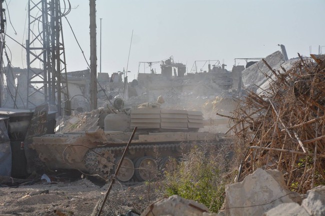 Quân đội Syria tiến công chia cắt quận Al-Qaboun - ảnh 1