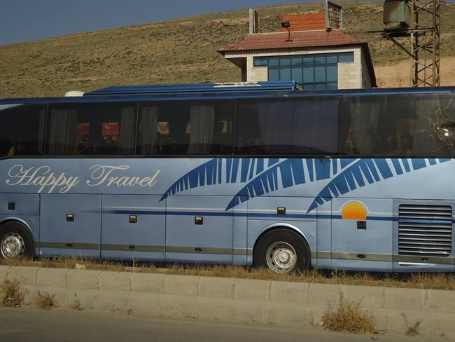 Chùm video Damascus: Phiến quân chính thức đầu hàng, giao nộp 3 quận ngoại ô Damascus - ảnh 2