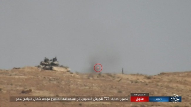 Quân đội Syria trút bão lửa huỷ diệt IS trên chiến trường Palmyra (video) - ảnh 1