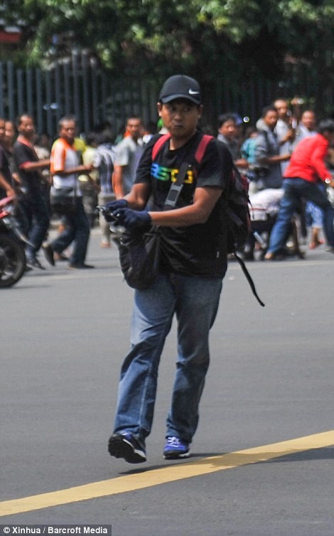 IS nhận trách nhiệm đánh bom kép kinh hoàng ở Indonesia - ảnh 3