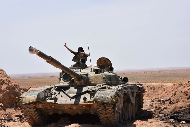 “Hổ Syria” đè bẹp IS, chỉ còn cách thị trấn cửa ngõ Raqqa 3km (video +ảnh) - ảnh 16