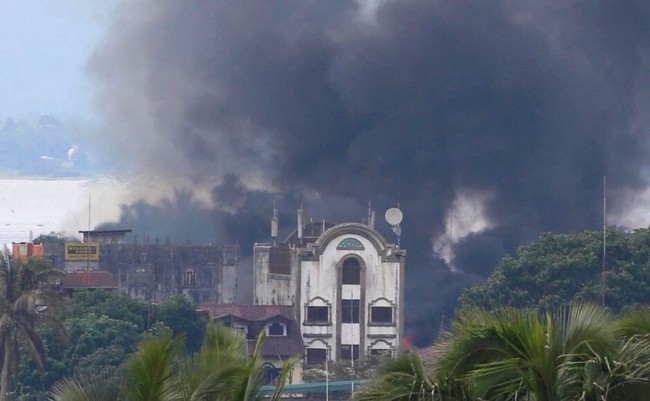 Quân đội Philippines tiêu diệt 61 tay súng IS trong chiến dịch tái chiếm Marawi (chùm video) - ảnh 3