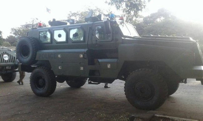 Xe bọc thép Trung Quốc tan nát vì trúng mìn, 7 sĩ quan Kenya thiệt mạng - ảnh 6