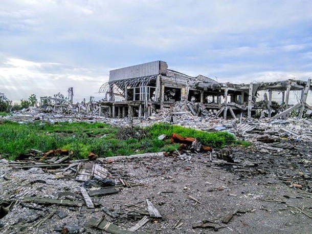 Cuộc chiến đẫm máu giành giật sân bay Lugansk, Ukraine - ảnh 5