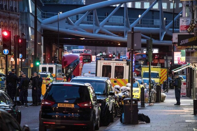 Khủng bố London, Anh: 7 người thiệt mạng, hàng chục người khác bị thương - ảnh 6