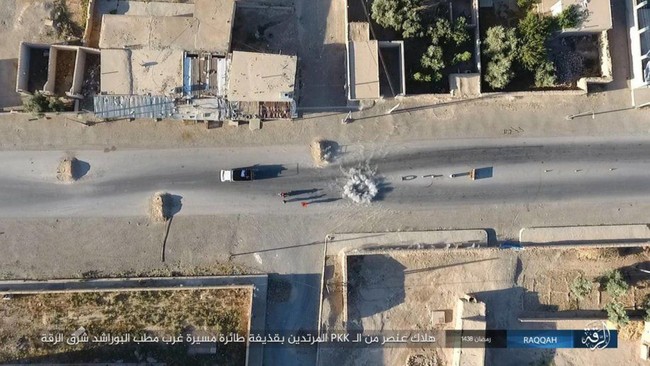 Chiến sự Syria: SDF tấn chiếm 4 quận ngoại ô “thủ đô” IS (video) - ảnh 7