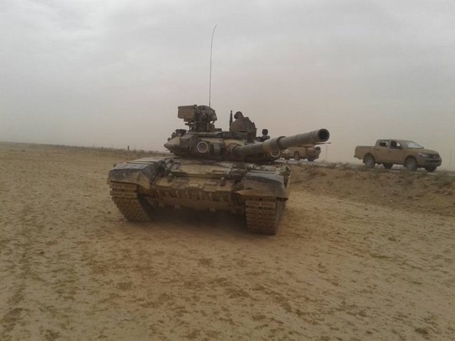 T-90 Nga cùng “Diều hâu sa mạc” Syria xung trận đánh IS (video) - ảnh 2
