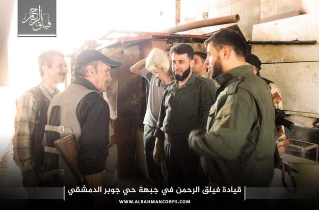 Phiến quân bắn cháy xe tăng Syria, tuyên bố tử thủ ở Damascus (video) - ảnh 2
