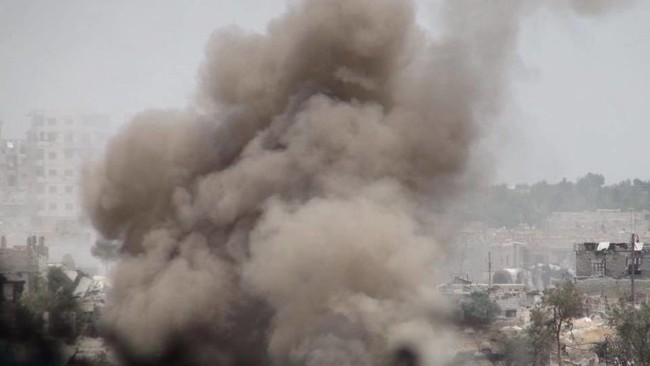 Quân đội Syria trút bão lửa vào hai căn cứ phiến quân ngoại vi Damascus - ảnh 4