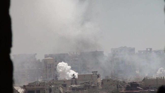 Quân đội Syria trút bão lửa vào hai căn cứ phiến quân ngoại vi Damascus - ảnh 7