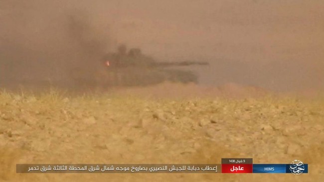 Khốc liệt cuộc chiến giải cứu Deir Ezzor, IS bắn cháy xe tăng Syria (chùm video) - ảnh 2