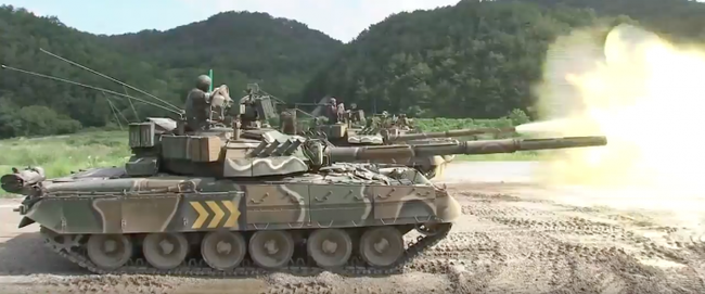 Tăng Т-80U Nga lặn ngầm, nhả đạn tại Hàn Quốc (video) - ảnh 1