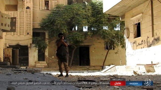 IS tung video khích lệ cuộc chiến khốc liệt ở Raqqa - ảnh 3