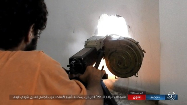 IS tung video khích lệ cuộc chiến khốc liệt ở Raqqa - ảnh 4