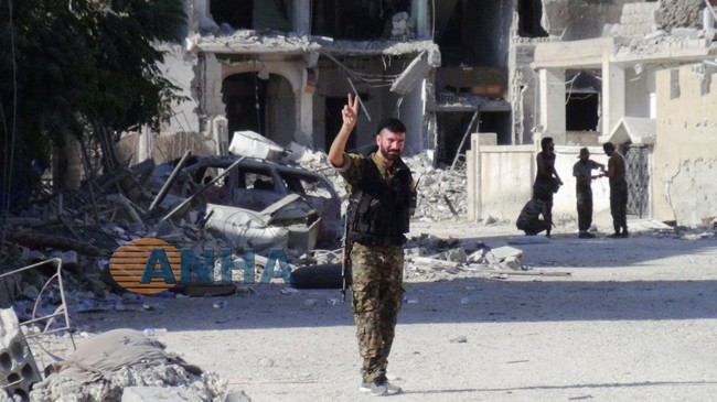 Phiến quân IS nộp mạng hàng loạt tại chảo lửa Raqqa - ảnh 1