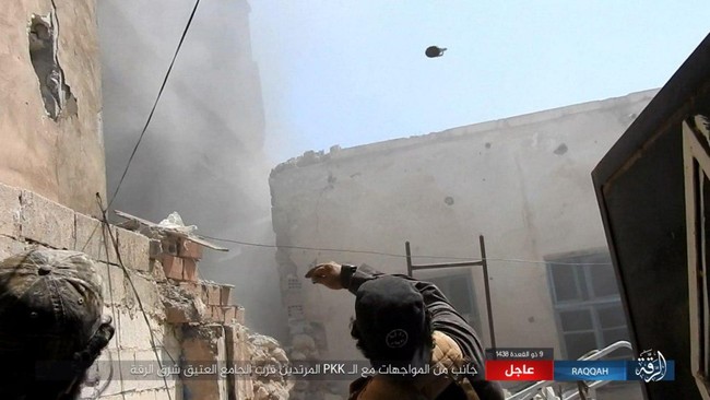 Phiến quân IS nộp mạng hàng loạt tại chảo lửa Raqqa - ảnh 10