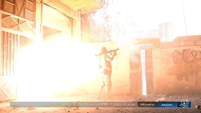 IS tử chiến trên từng mét đất tại sào huyệt Raqqa - ảnh 7