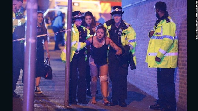 Truyền thông gọi tên kẻ gây ra vụ nổ tại sân vận động Manchester Arena - ảnh 1