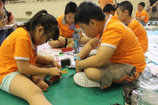 Xem học sinh tiểu học Hà thành tranh tài điều khiển robot điêu luyện - ảnh 14